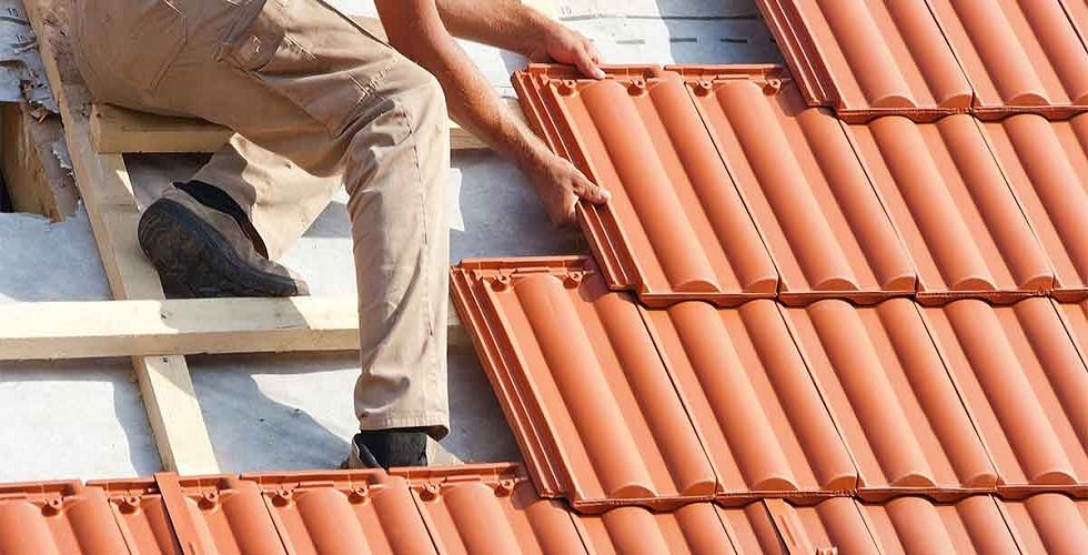 Top 4 Factors To Enhance Beauty & Value To Your Home With Roof Painting