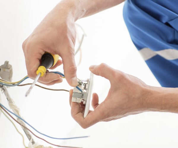 5 Dangerous DIY Electrical Home Repairs